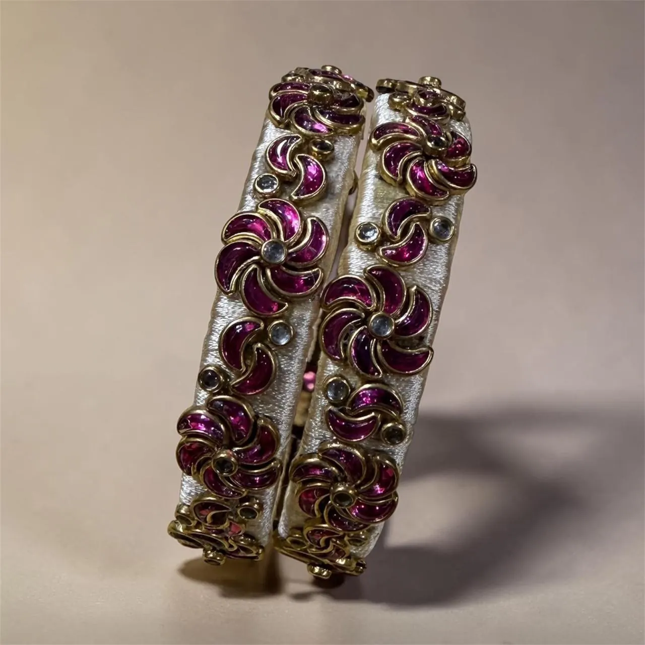 Swirl Kundan Bangles — photo 1